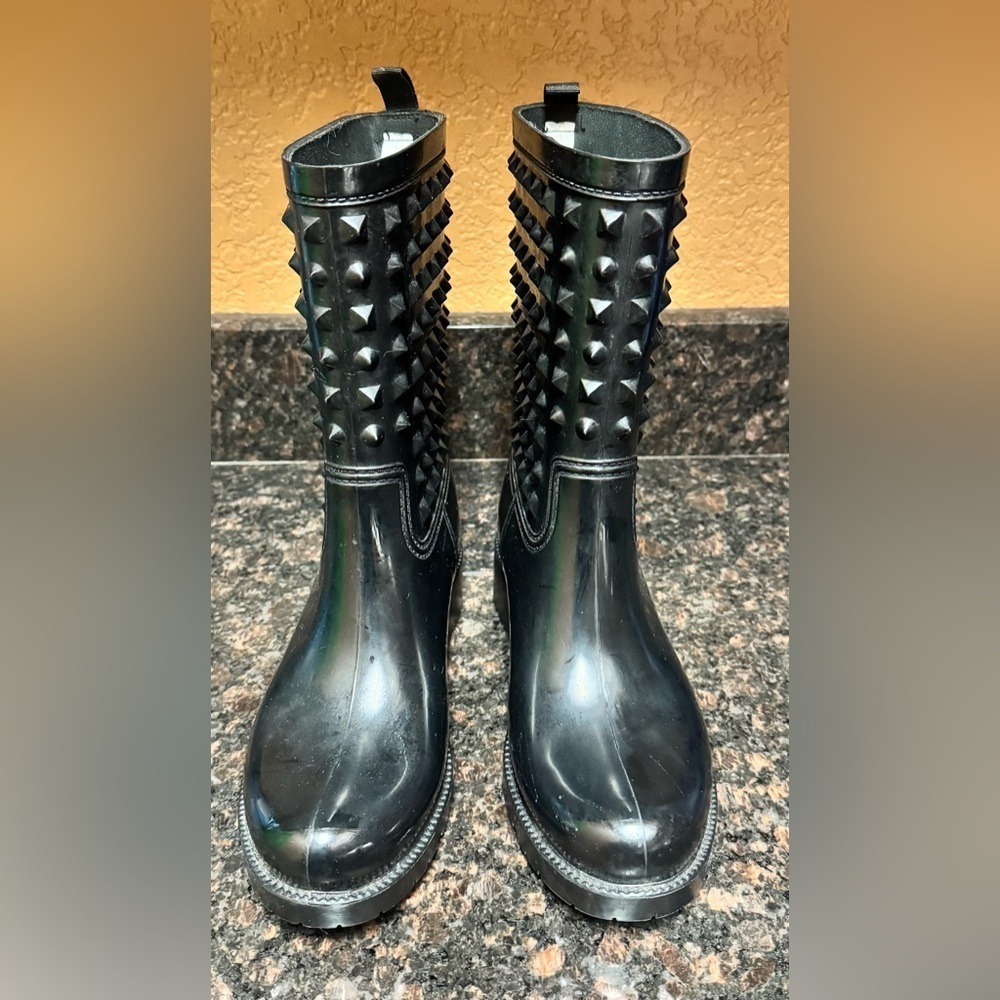 WOMEN'S CAPELLI NEW YORK SINY
STUDDED RAIN BOOTS Size 6